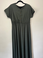 Load image into Gallery viewer, RTS - dk green button maxi dress
